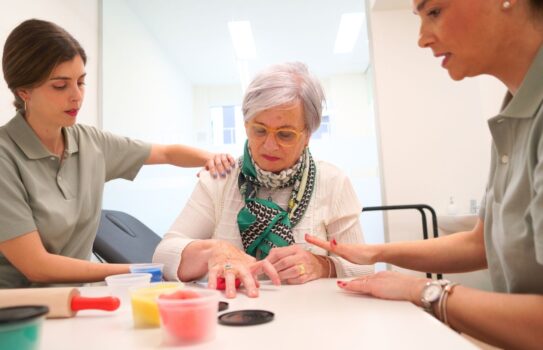 rehabilitacion mano ictus gijon asturias